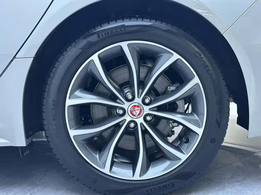 Jaguar XFL 2024 — фото 15