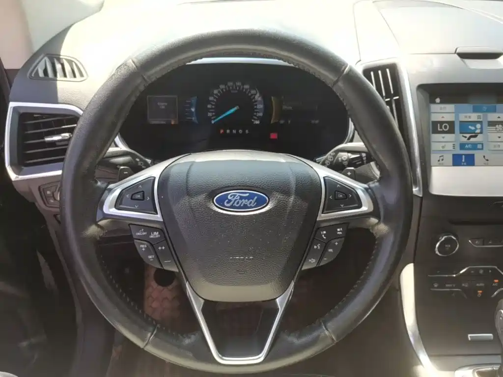 Ford Edge 2017 — фото 11