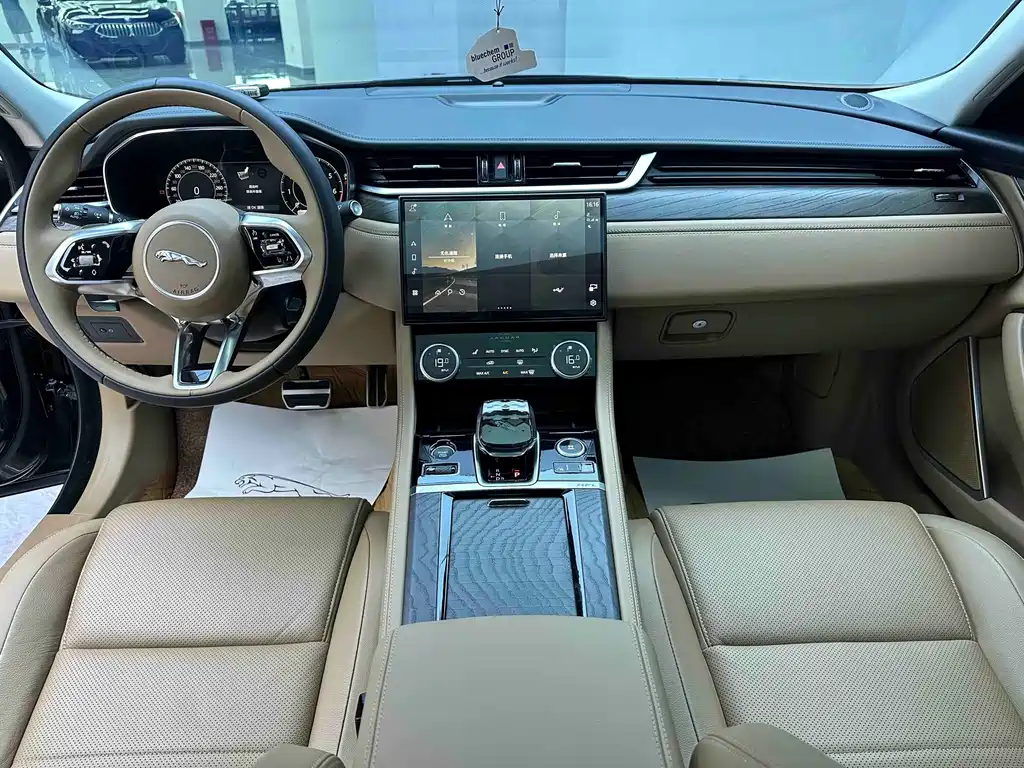 Jaguar XFL 2026 — фото 12