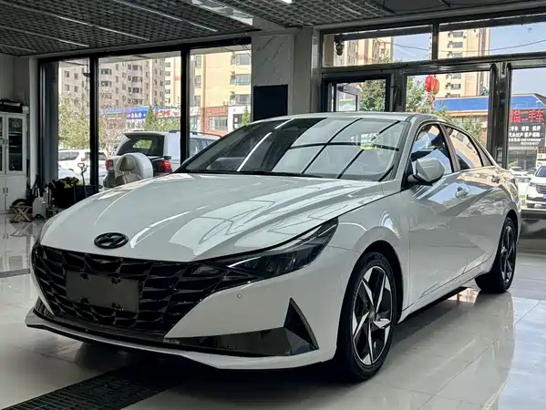 Hyundai Elantra 2022