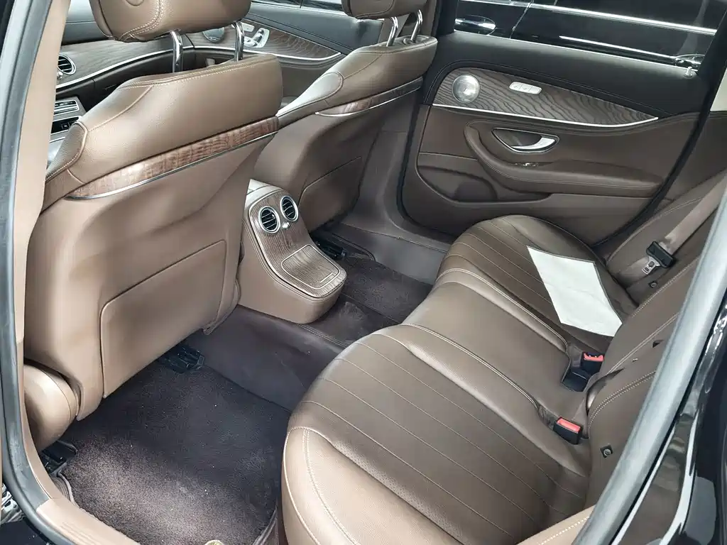 Mercedes-Benz E-Class 2023 — фото 9
