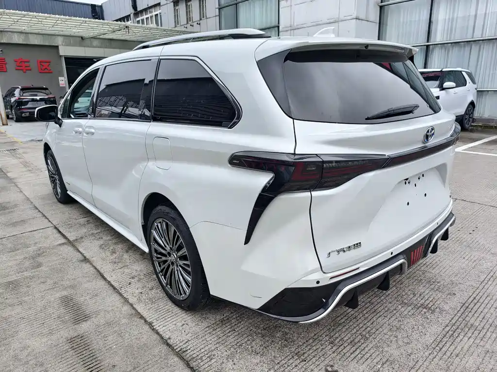 Toyota Sienna 2022 — фото 22