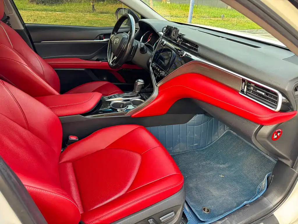 Toyota Camry 2019 — фото 19