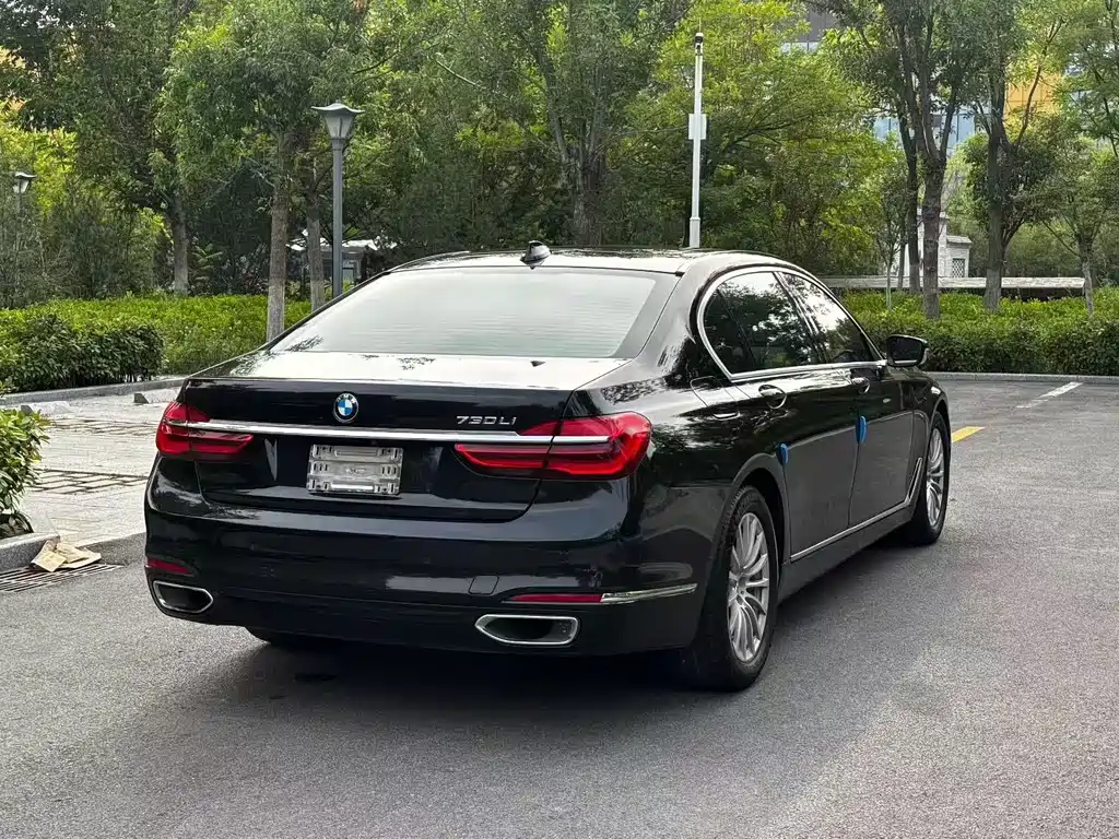 BMW 7 Series 2017 — фото 9
