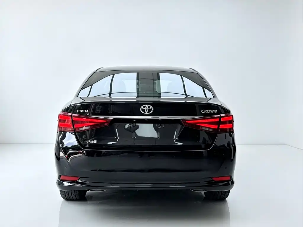 Toyota Crown 2018 — фото 10