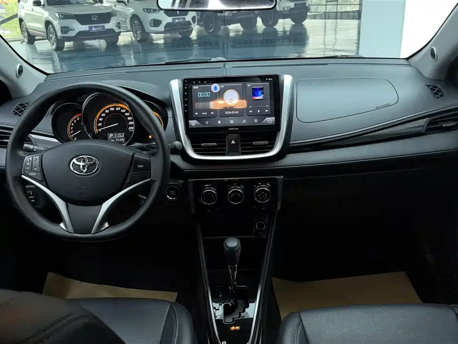 Toyota Yaris L 2022 — фото 12