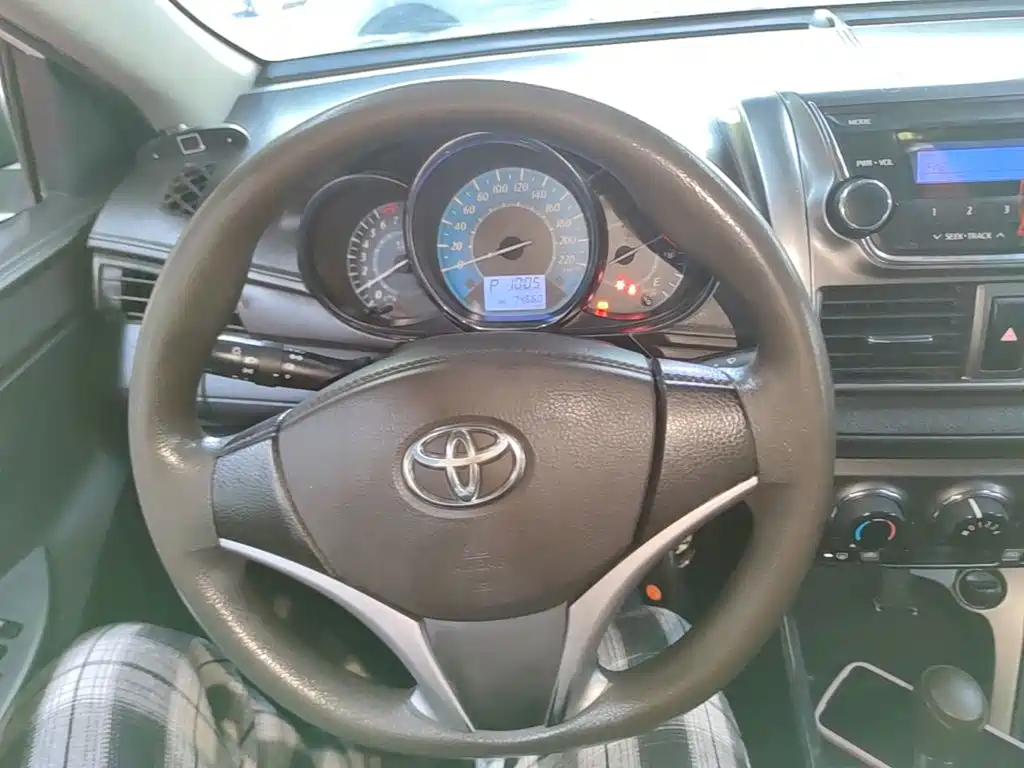 Toyota Yaris L 2015 — фото 11