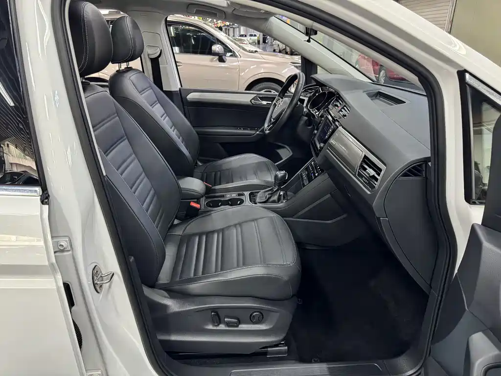 Volkswagen Touran 2020 — фото 19