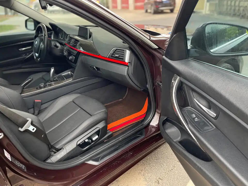 BMW 3 Series 2018 — фото 21