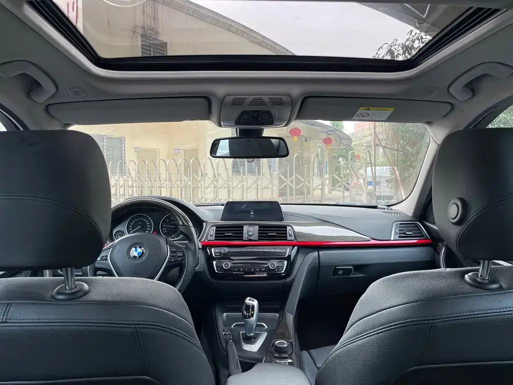 BMW 3 Series 2018 — фото 19