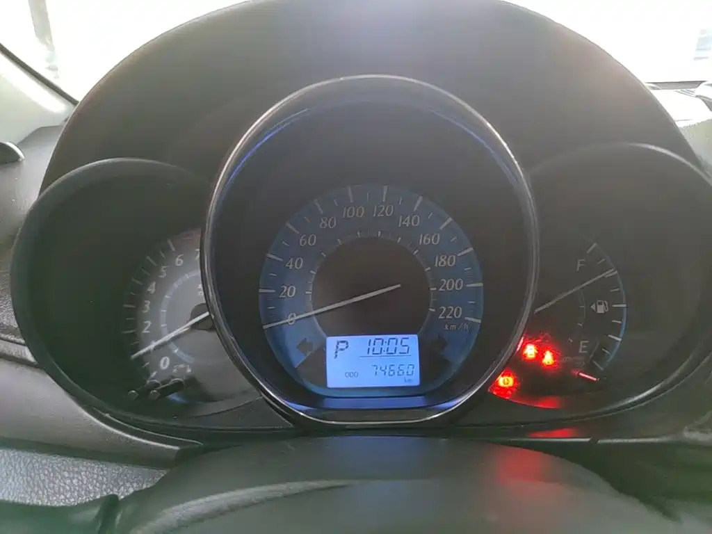 Toyota Yaris L 2015 — фото 12