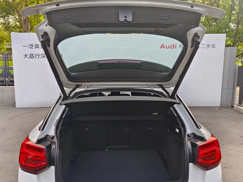 Audi Q2L 2023 — фото 9