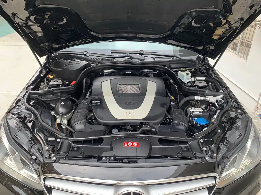 Mercedes-Benz E-Class 2014 — фото 16