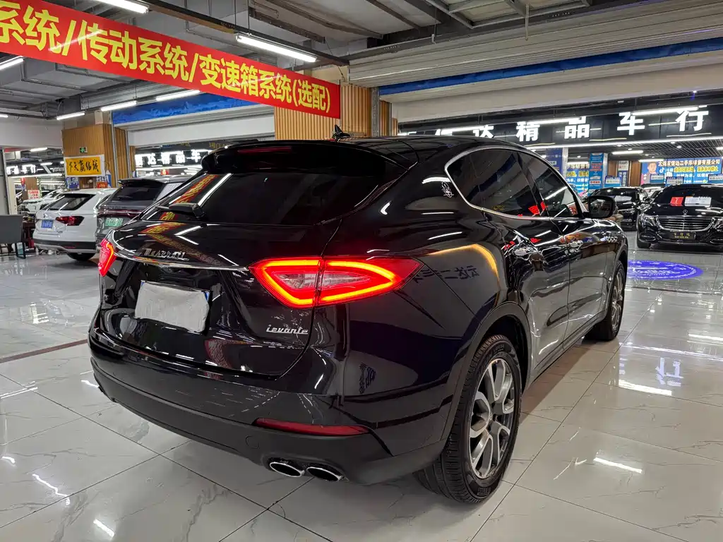 Maserati Levante 2018 — фото 11