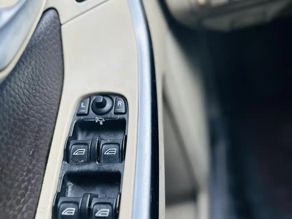 Volvo XC60 2010 — фото 16