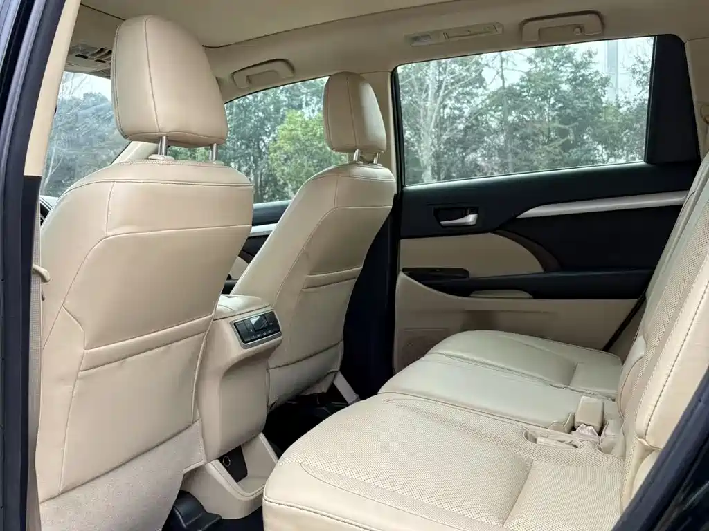 Toyota Highlander 2016 — фото 10