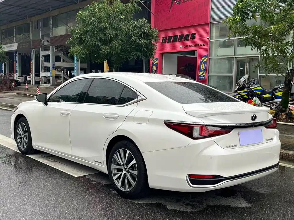 Lexus ES 2021 — фото 6