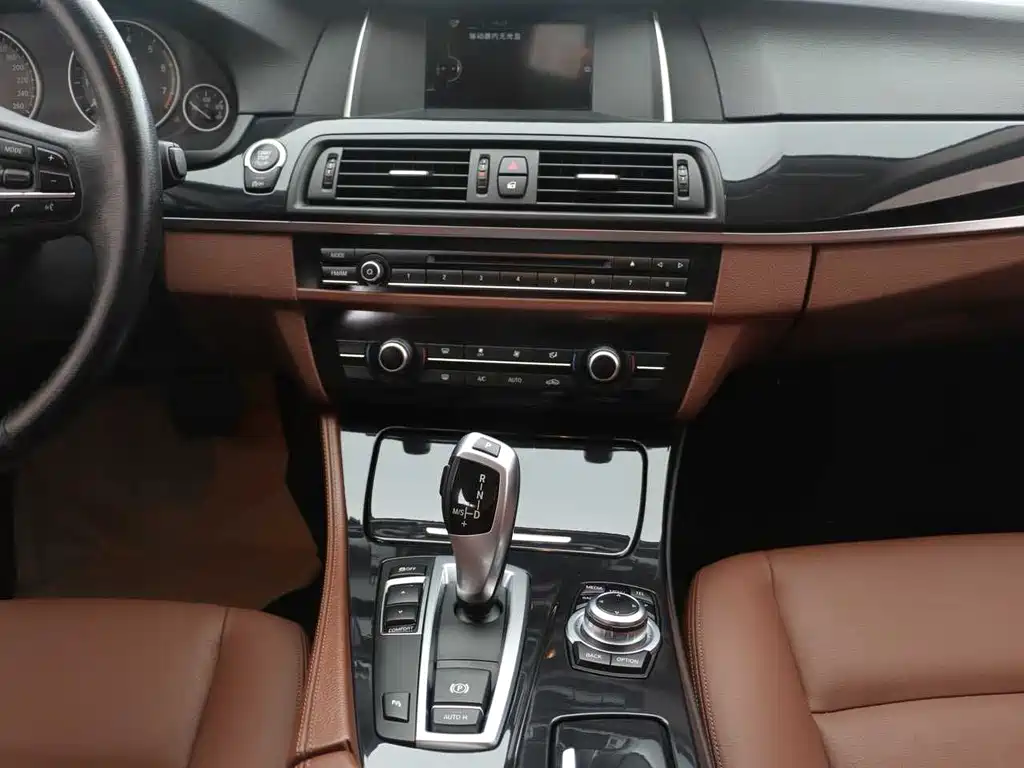 BMW 5 Series 2015 — фото 7