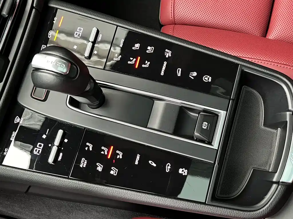 Porsche Macan 2023 — фото 12