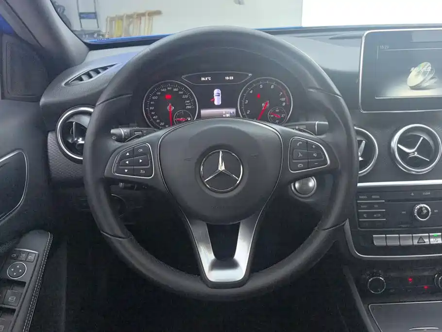 Mercedes-Benz A-Class 2016 — фото 15