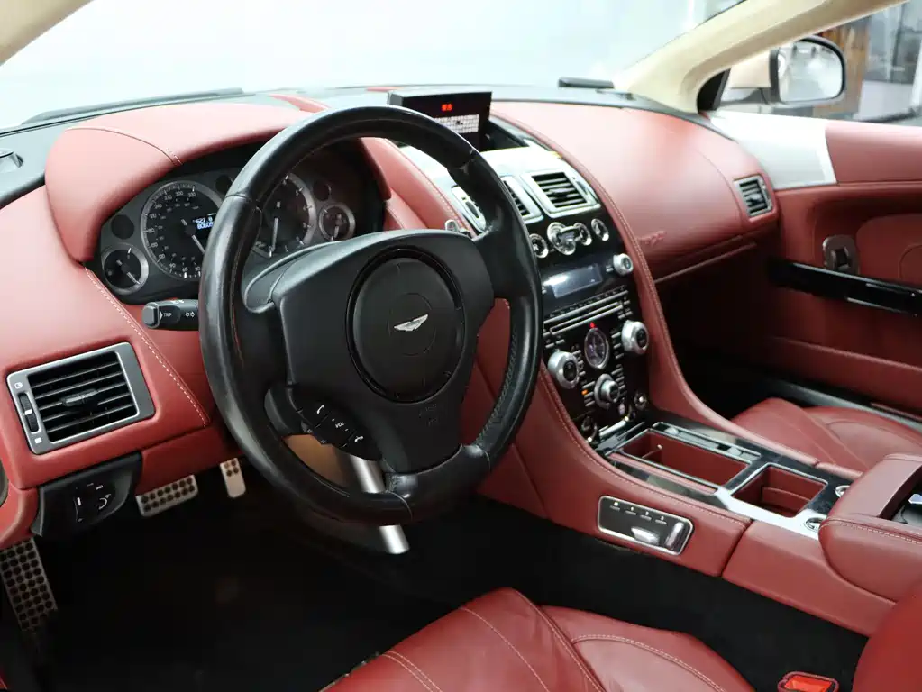 Aston Martin Virage 2014 — фото 19