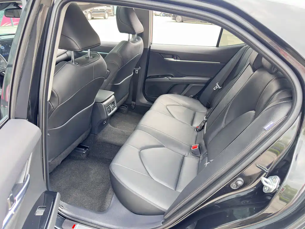 Toyota Camry 2023 — фото 12