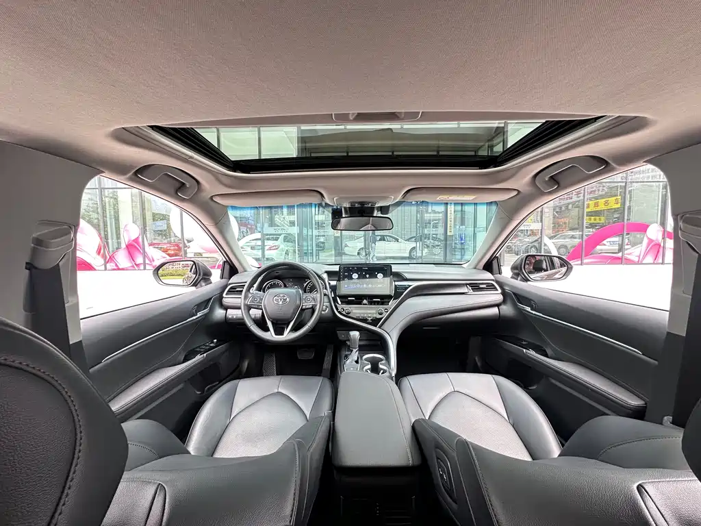 Toyota Camry 2023 — фото 20