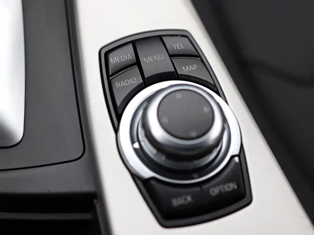 BMW 3 Series 2016 — фото 36