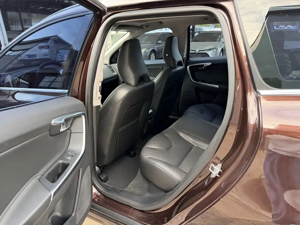 Volvo XC60 2017 — фото 10