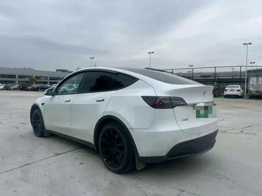 Tesla Model Y 2022 — фото 9