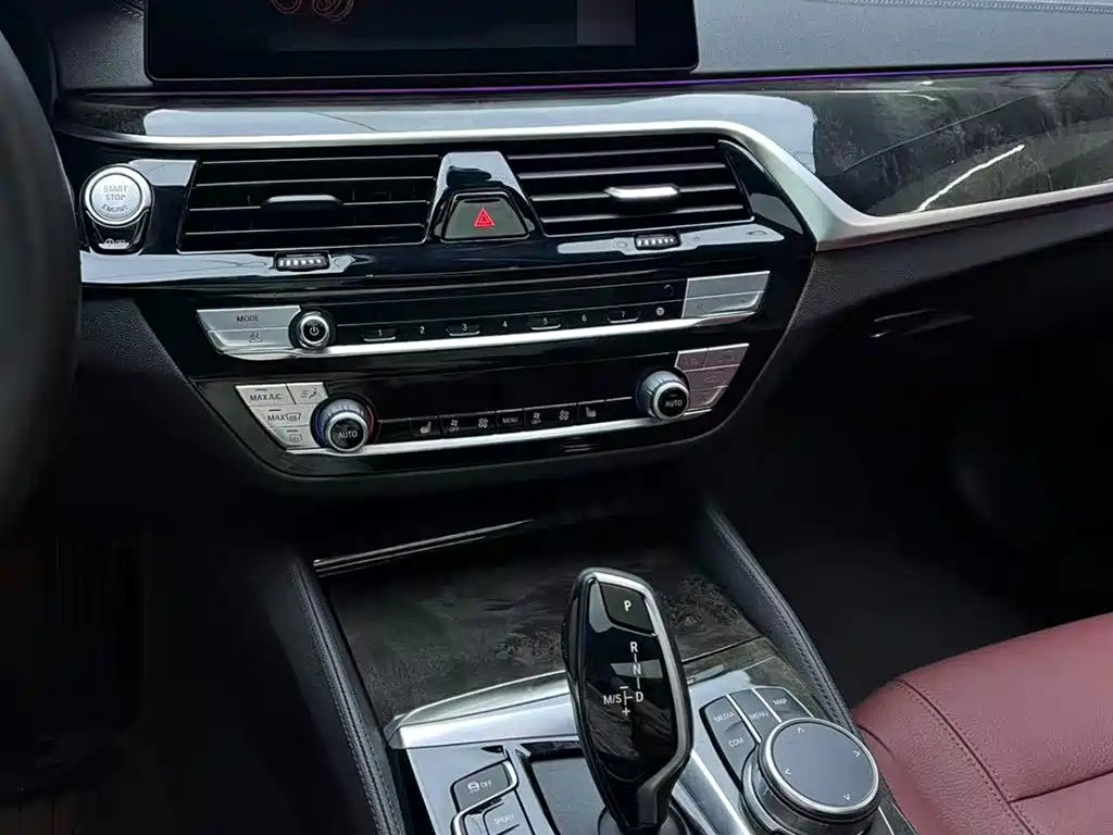 BMW 5 Series 2020 — фото 16