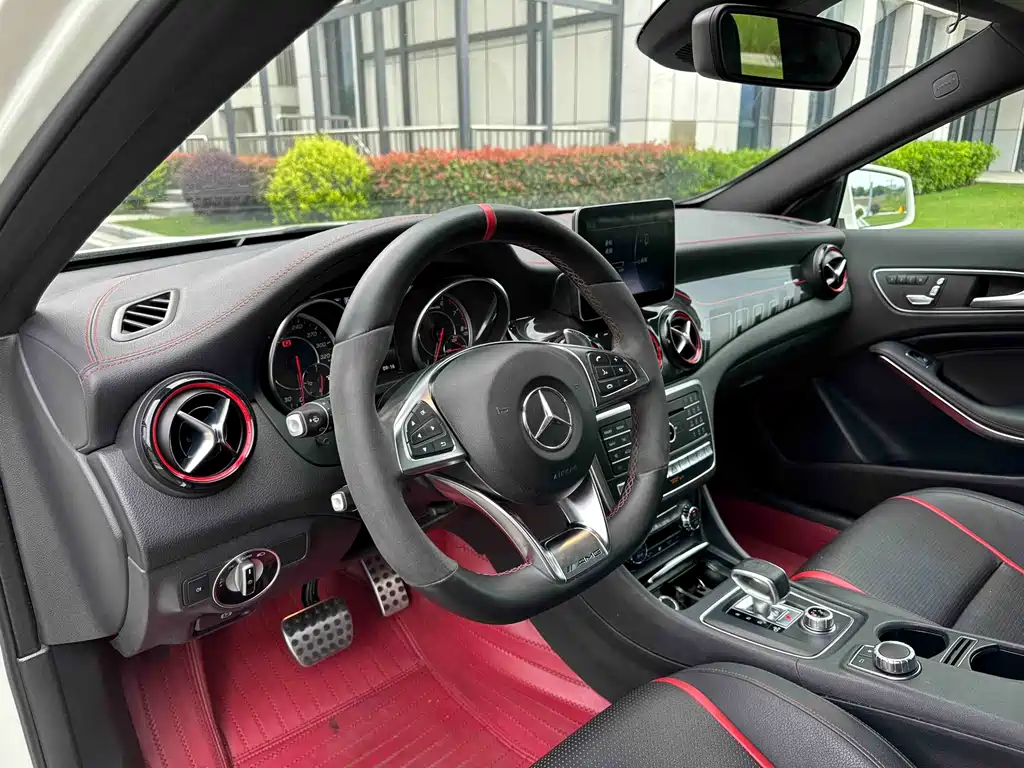 Mercedes-Benz GLA AMG 2018 — фото 5