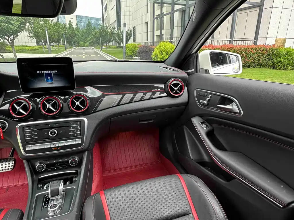 Mercedes-Benz GLA AMG 2018 — фото 12