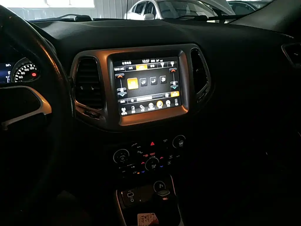 Jeep Compass 2017 — фото 13
