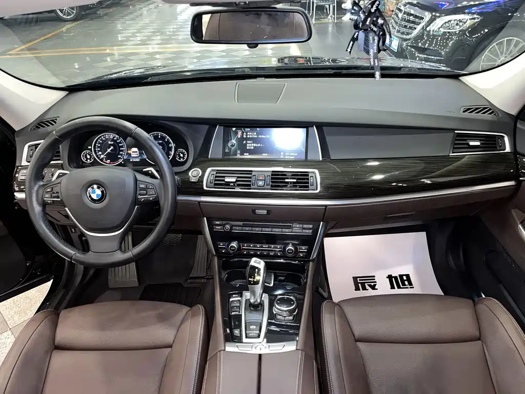 BMW 5 Series GT 2014 — фото 12