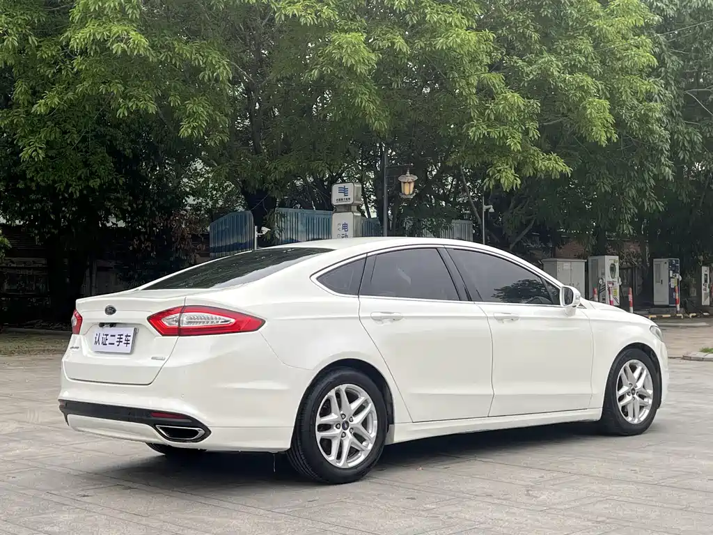 Ford Mondeo 2014 — фото 11