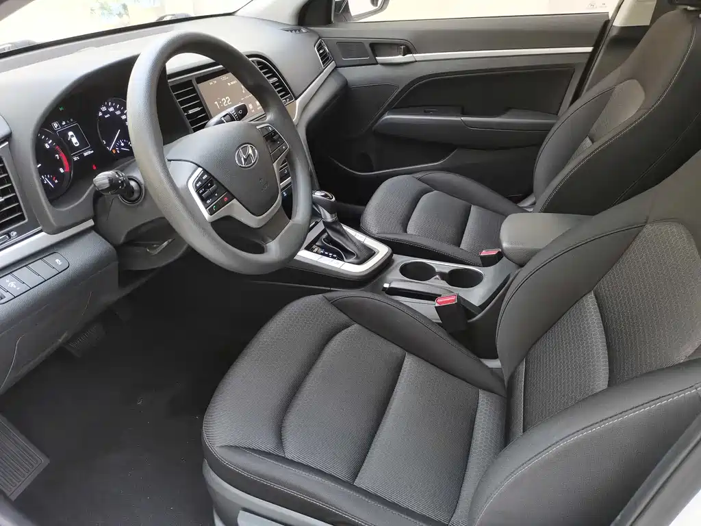 Hyundai Elantra 2019 — фото 4
