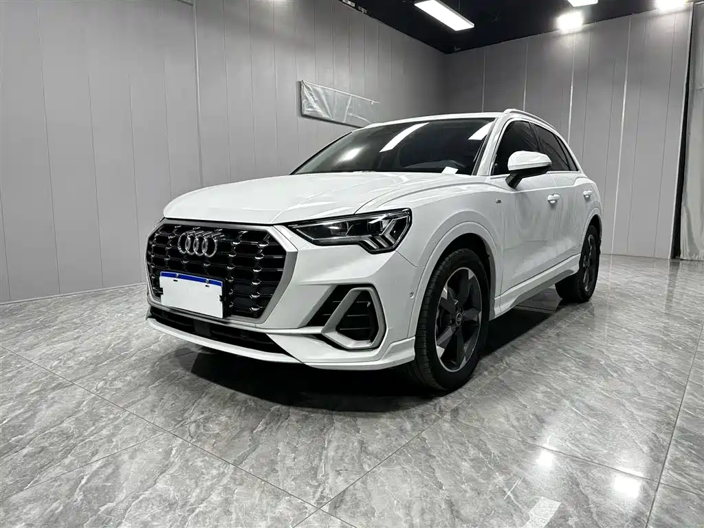 Audi Q3 2022 — фото 1