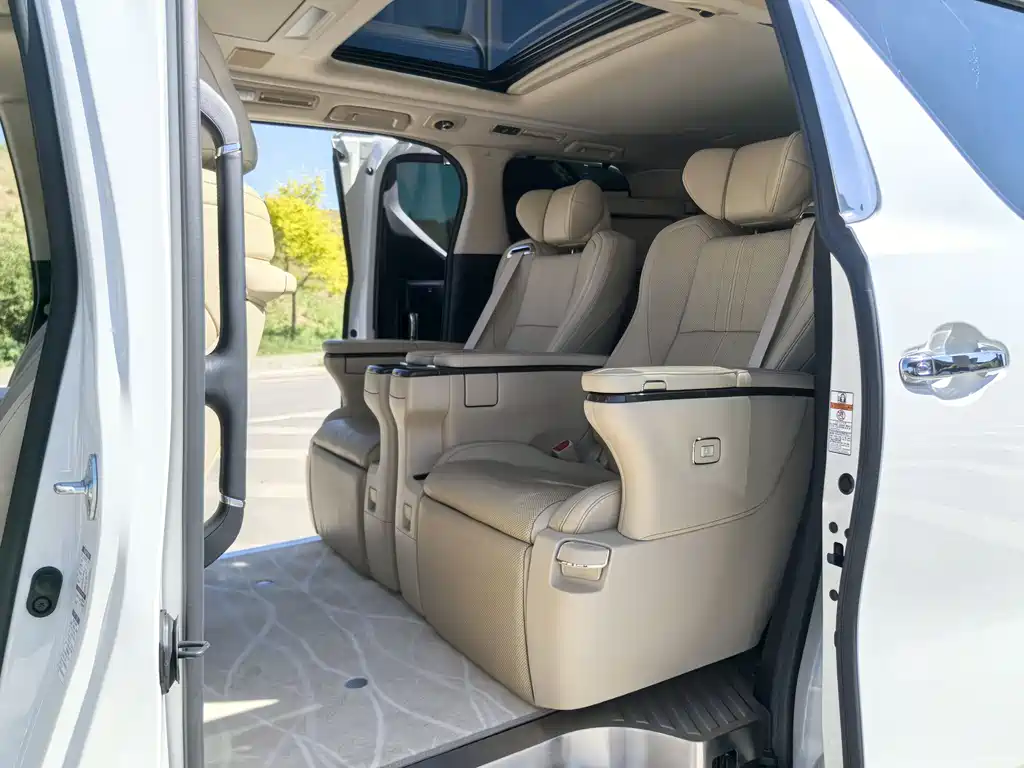 Toyota Alphard 2021 — фото 13
