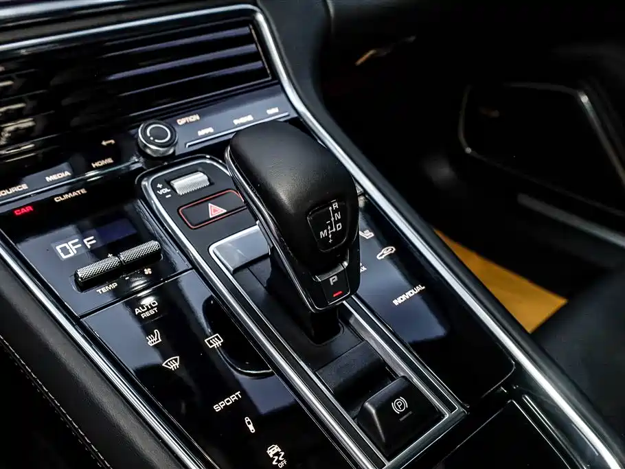 Porsche Panamera 2021 — фото 21