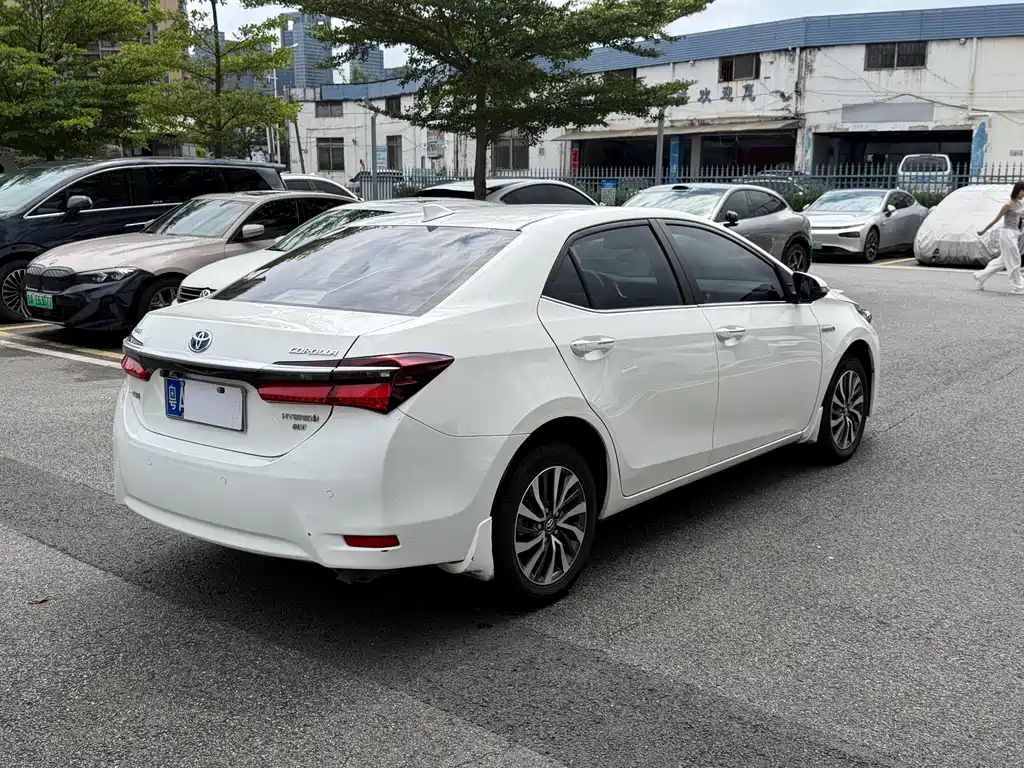 Toyota Corolla 2018 — фото 6