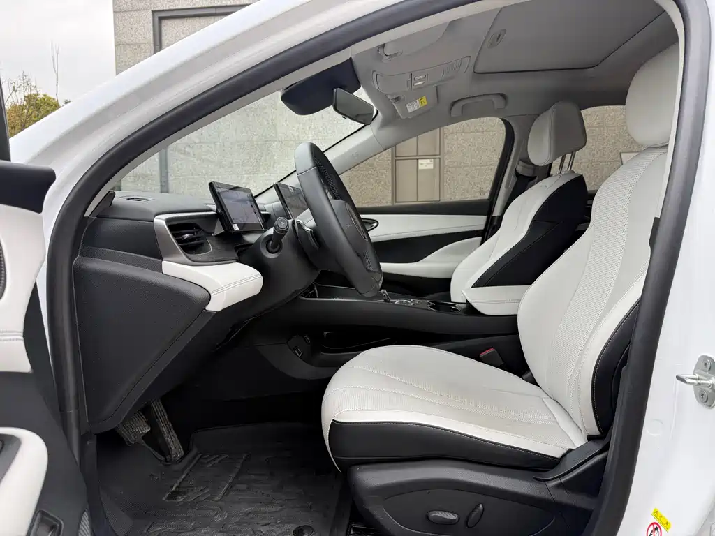 BYD Seal 05 DM-i 2025 — фото 4