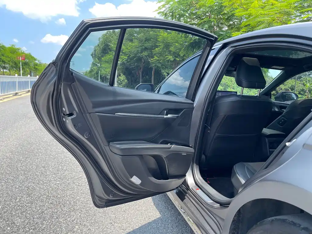 Toyota Camry 2025 — фото 29