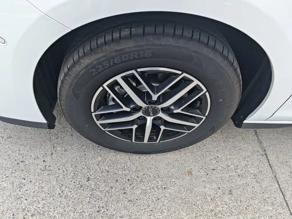BYD Seal 05 DM-i 2025 — фото 23