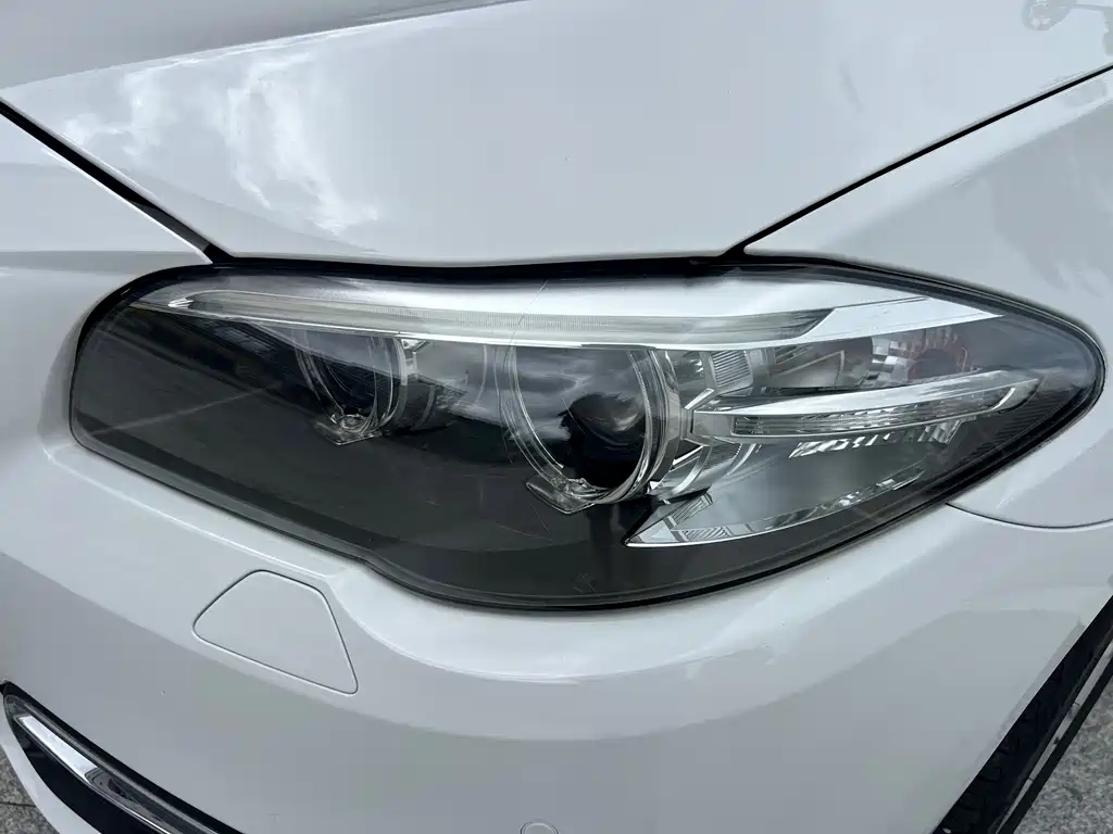 BMW 5 Series 2015 — фото 18