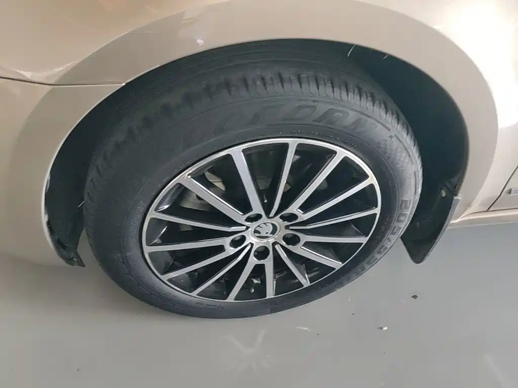Skoda Octavia 2020 — фото 23