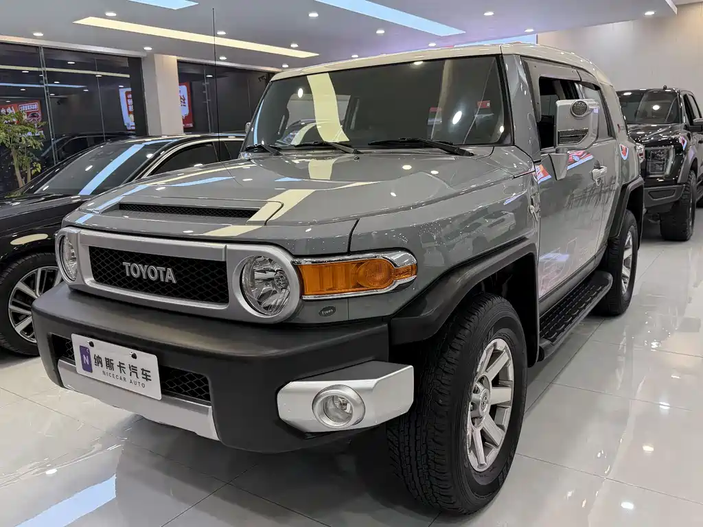 Toyota FJ Cruiser 2019 — фото 1