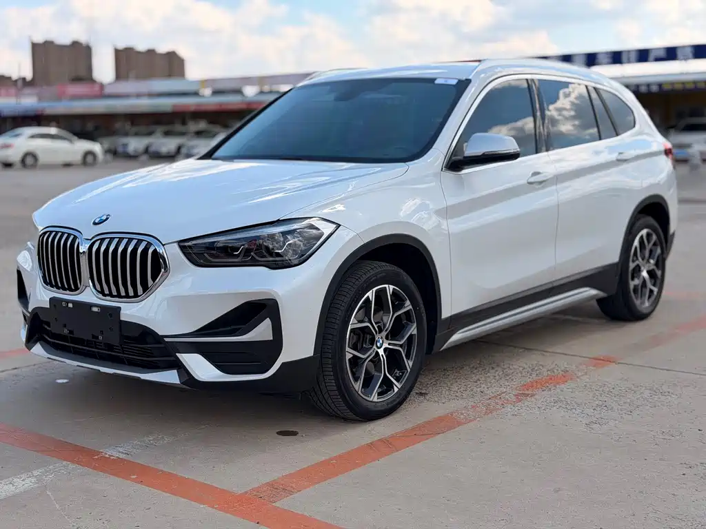 BMW X1 2022 — фото 1