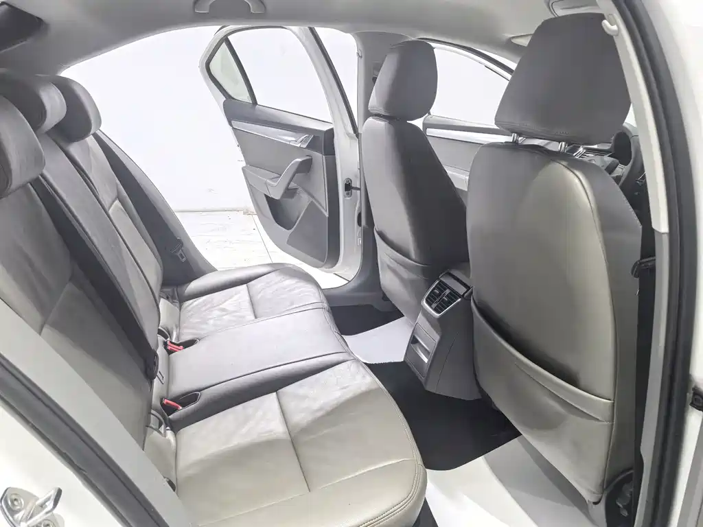 Skoda Octavia 2015 — фото 6