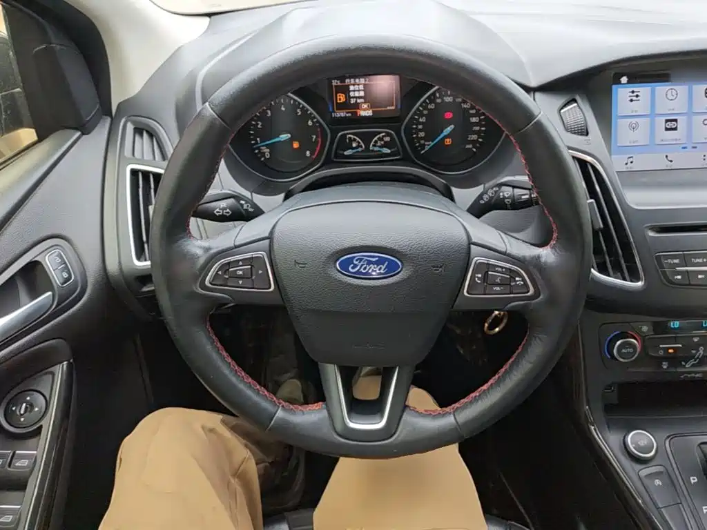 Ford Focus 2017 — фото 11